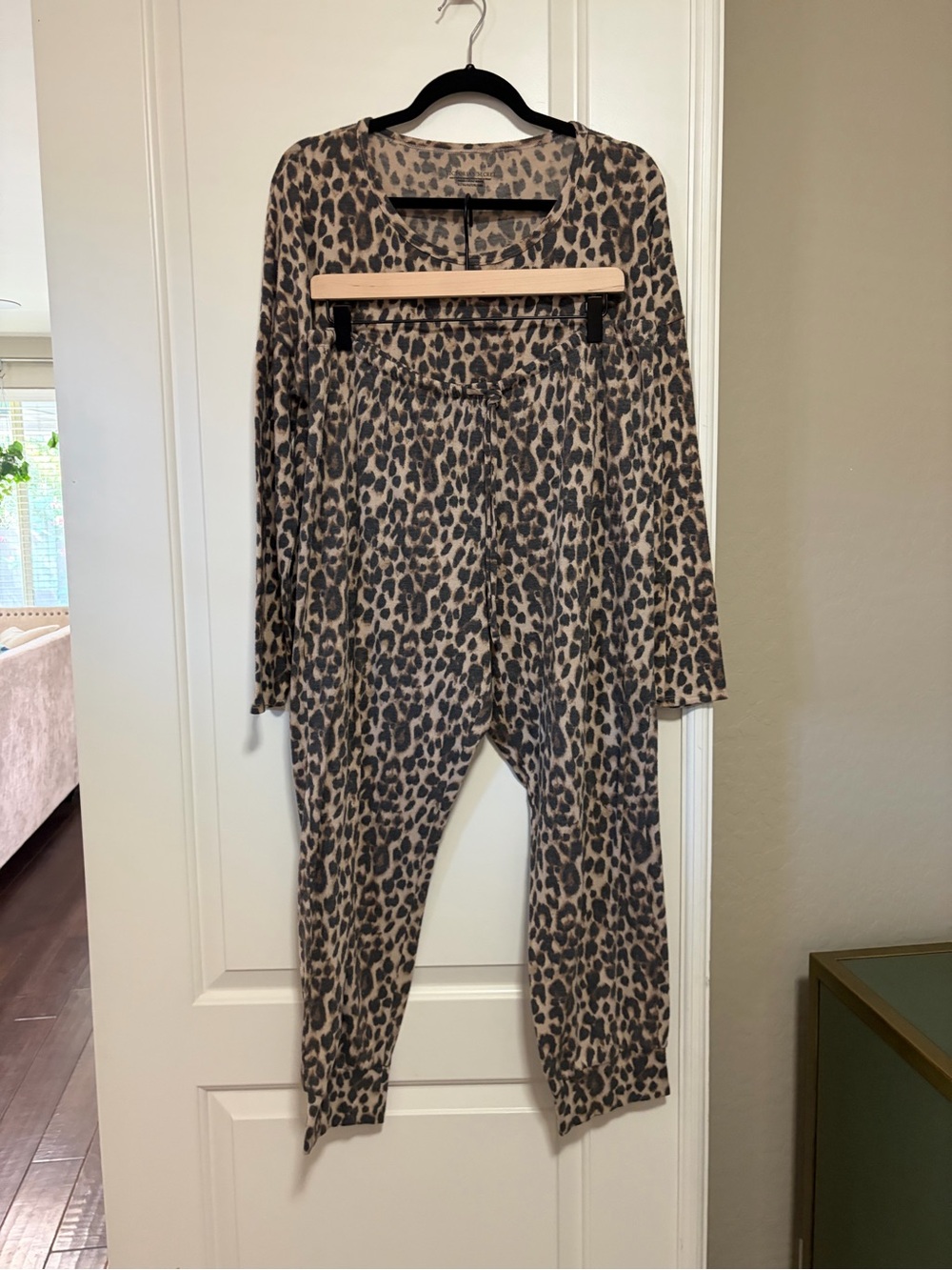 🐆🪽🖤 Victoria's Secret L/S Cozy Leopard Print Pajama Set 🖤🪽🐆
